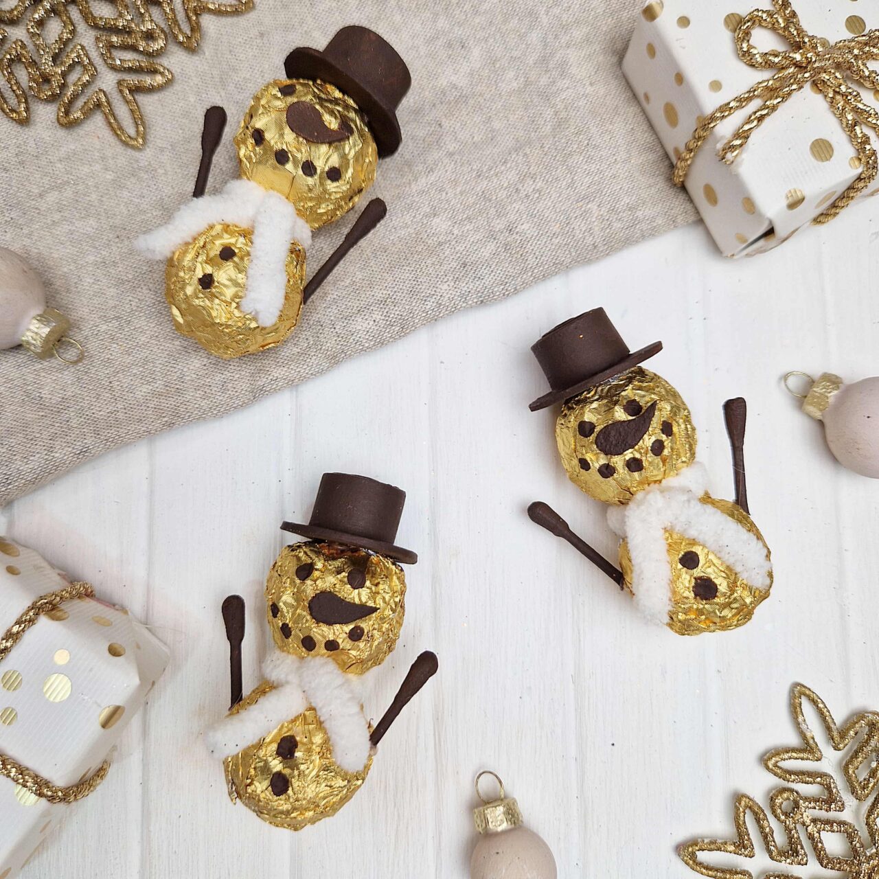 200 Stück Schneemann-Aufkleber Mit Perforation – Zum Bekleben, Basteln & Als Belohnung Für Kinder (5,1 X 5,1 Cm)